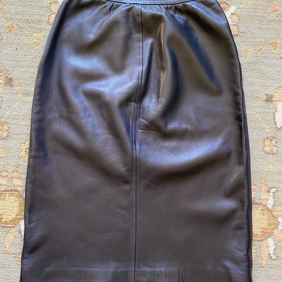 Saint Laurent genuine black leather mid length skirt. Vintage - Picture 6 of 11